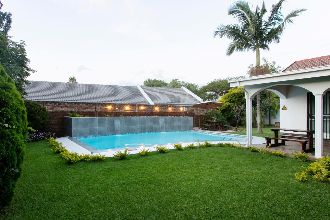 Dům (200 m²), pokoje: 1, vlastní koupelny: 2, destinace: Garsfontein Pretoria-Noord Exteriér fotografie