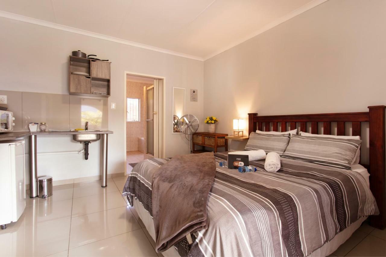 Dům (200 m²), pokoje: 1, vlastní koupelny: 2, destinace: Garsfontein Pretoria-Noord Exteriér fotografie