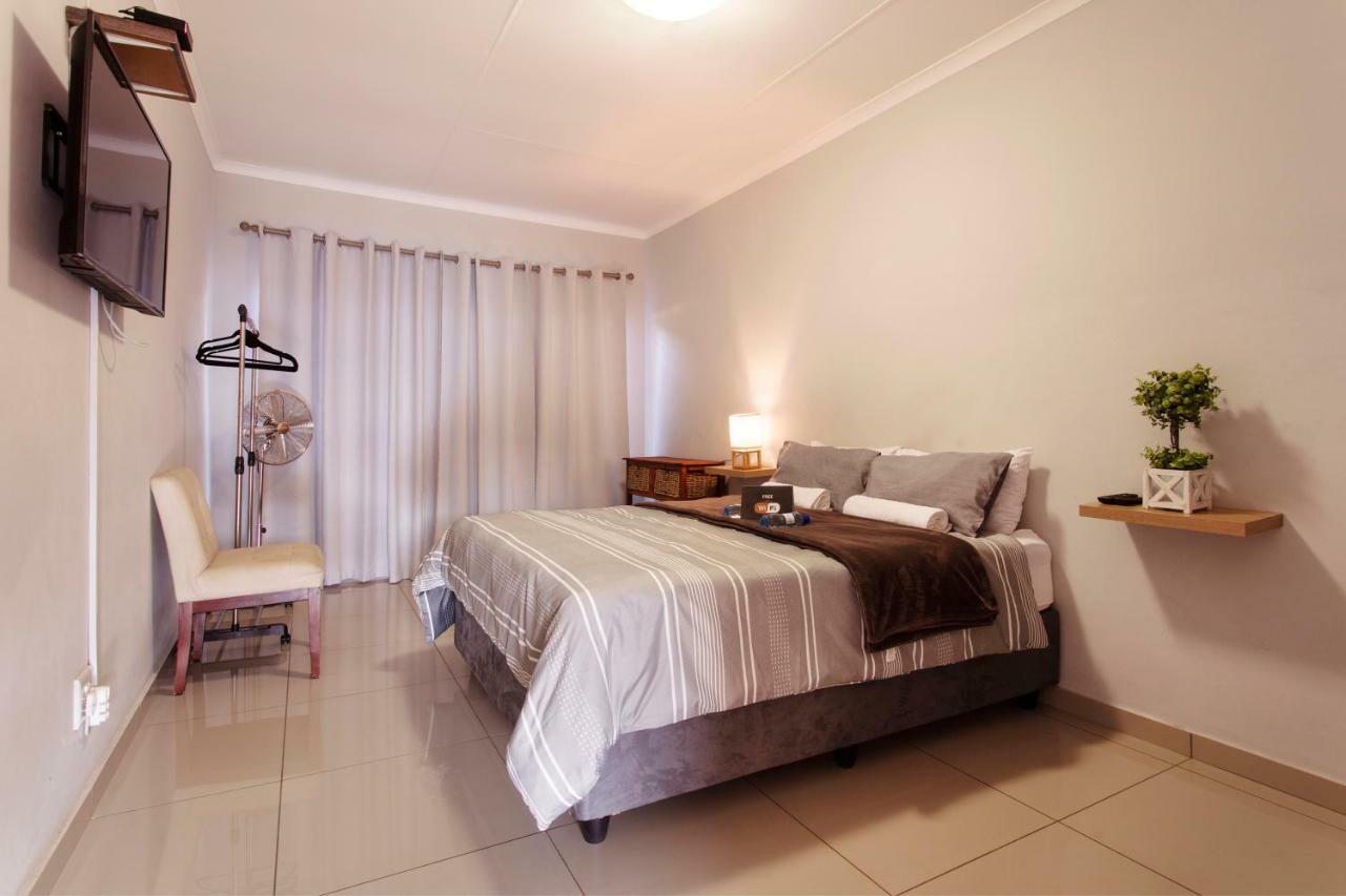 Dům (200 m²), pokoje: 1, vlastní koupelny: 2, destinace: Garsfontein Pretoria-Noord Exteriér fotografie
